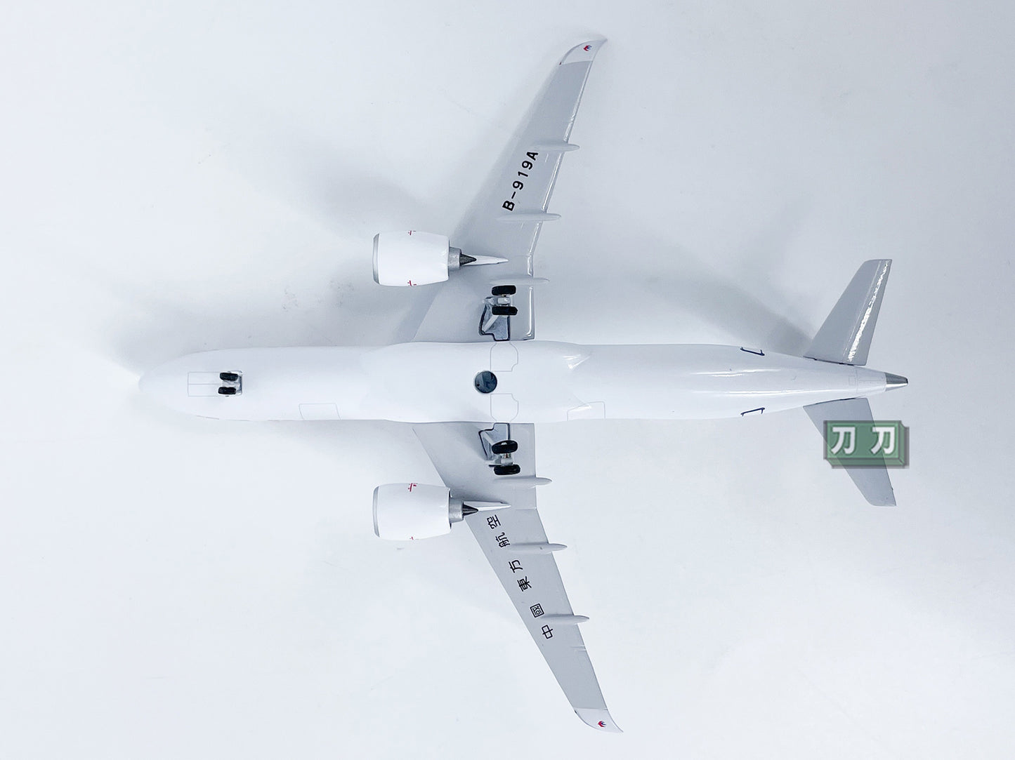 1:400 NG Lite CHINA EASTERN C919 B-919A Passenger Airplane Diecast Model