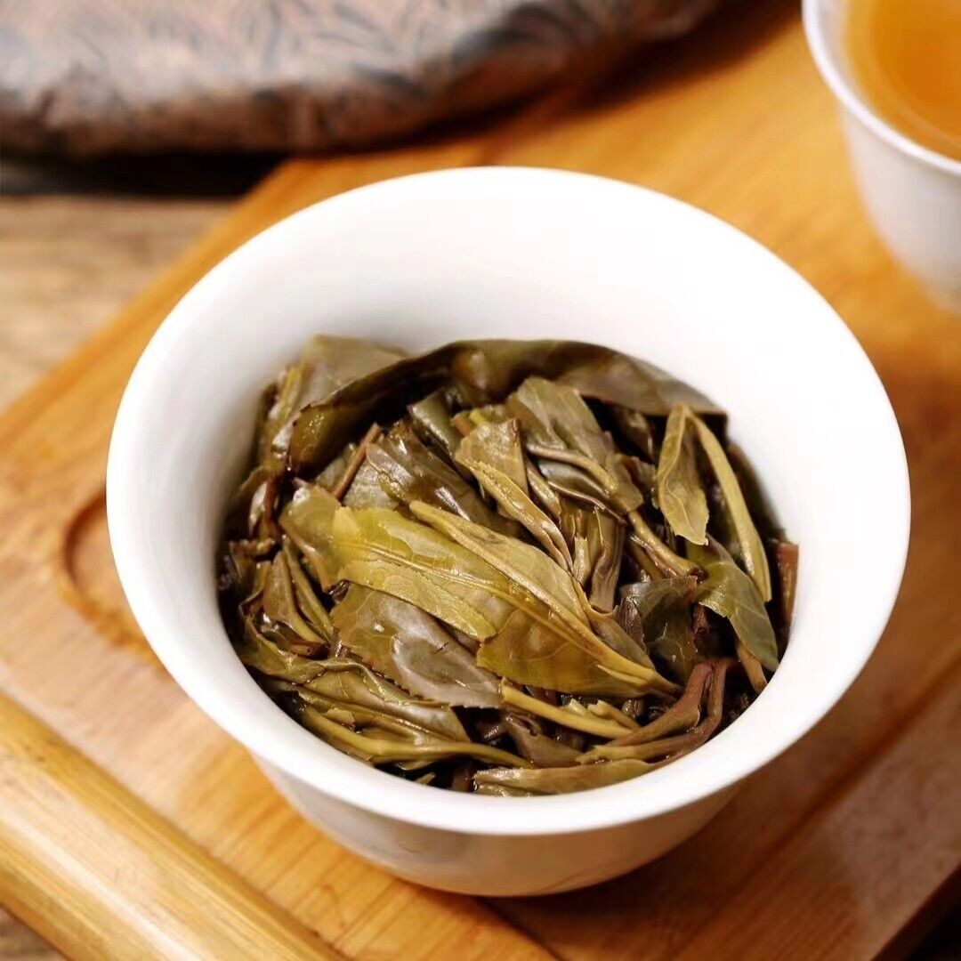 Yunnan Tea Menghai Banzhang Pu'er Tea Raw Tea 357g Cake Tea