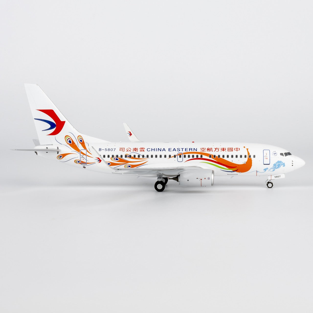1:200 NGmodels China Eastern B737-700 Passenger Airplane Diecast Plane Model