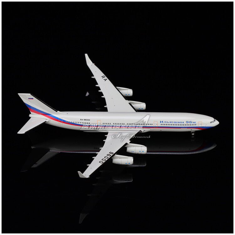 1:400 Phoenix Ilyushin Ilyushin Il-96-400 Passenger Airplane Diecast Plane Model