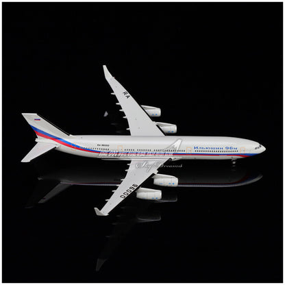 1:400 Phoenix Ilyushin Ilyushin Il-96-400 Passenger Airplane Diecast Plane Model