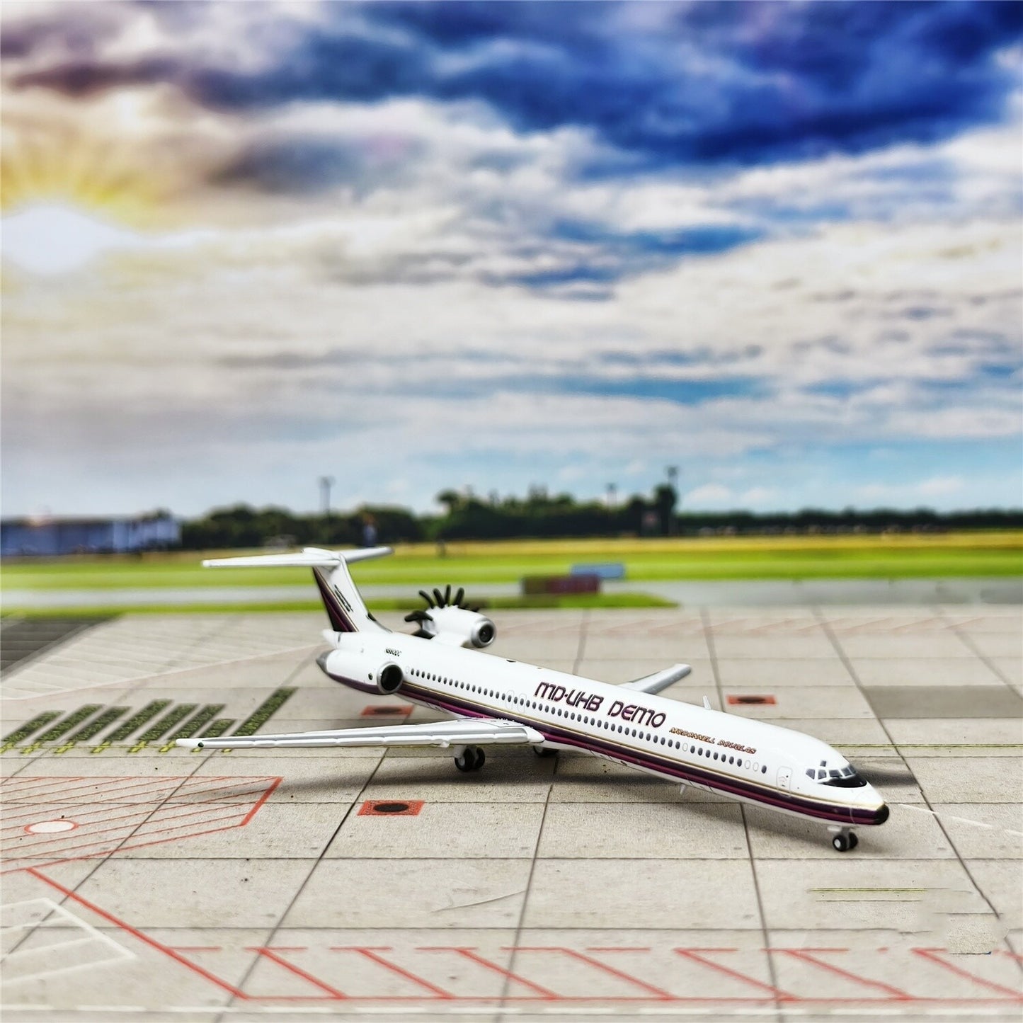 1:400 JC Wings MD-UHB DEMO McDonnell Douglas MD-81 Airplane Diecast Model