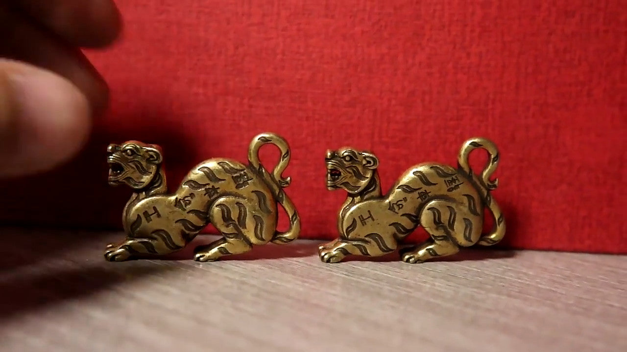 Brass Pure Flat Tiger Figurine Keychain Miniature Tea Pet Ornament Animal Statue