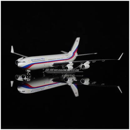 1:400 Phoenix Ilyushin Ilyushin Il-96-400 Passenger Airplane Diecast Plane Model