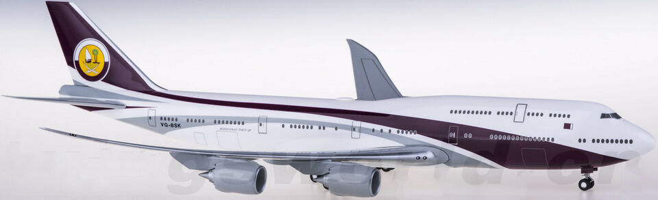 1:200 Hogan Qatar Amiri Flight BOEING 747-8 Passenger Airplane ABS Plastic Model