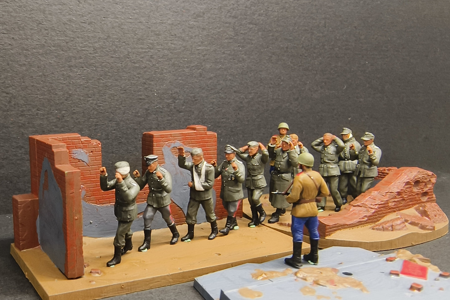 1/72 War II German prisoners and Soviet soldiers handpainted model