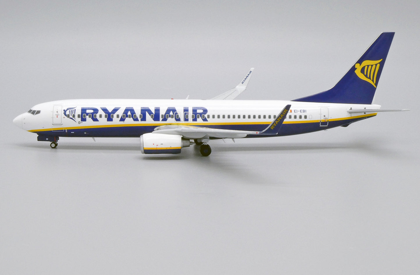 1:200 JC Wings Ryanair Boeing 737-800 Passenger Airplane Diecast Model