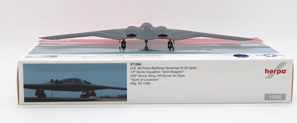 1:200 Herpa USAF Nothrop Grumman B-2A Spirit of America Bomber Diecast Model