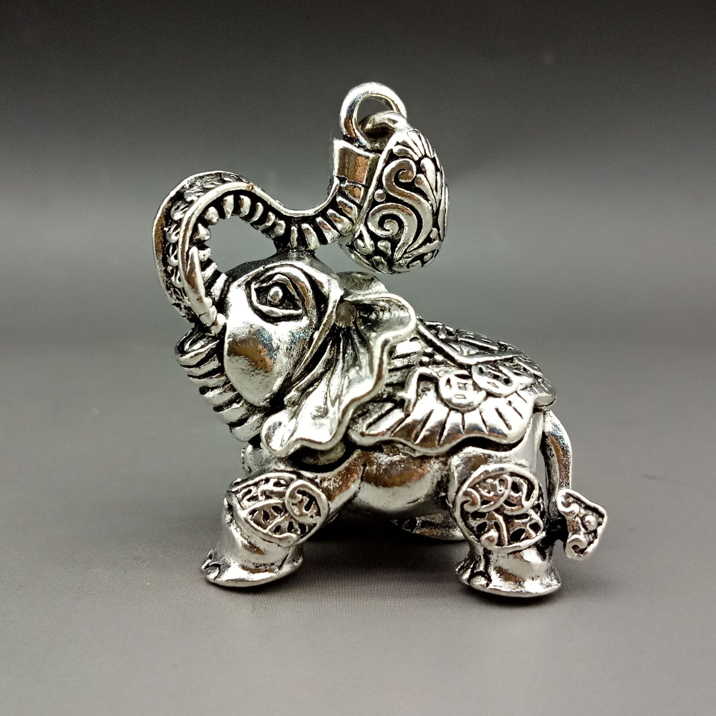 Tibet Silver Hand Carved lucky coin Elephant Pendant Asian Collectable
