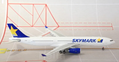 1:400 Phoenix SKYMARK AIRBUS A330-300 Passenger Aircraft Diecast Airplane Model