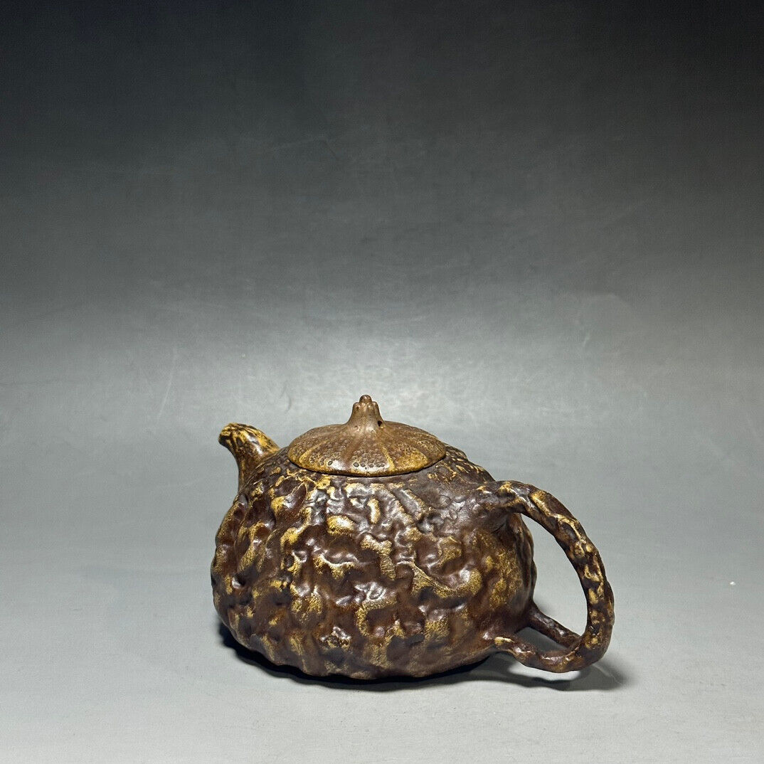 Chinese Yixing Zisha Clay Handmade Exquisite Teapot(供春壶 底款：蒋蓉)