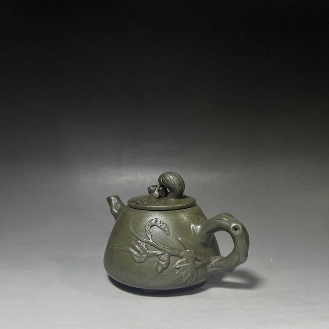 Chinese Yixing Zisha Clay Handmade Exquisite Teapot（松鼠石瓢壶 底款：蒋蓉）