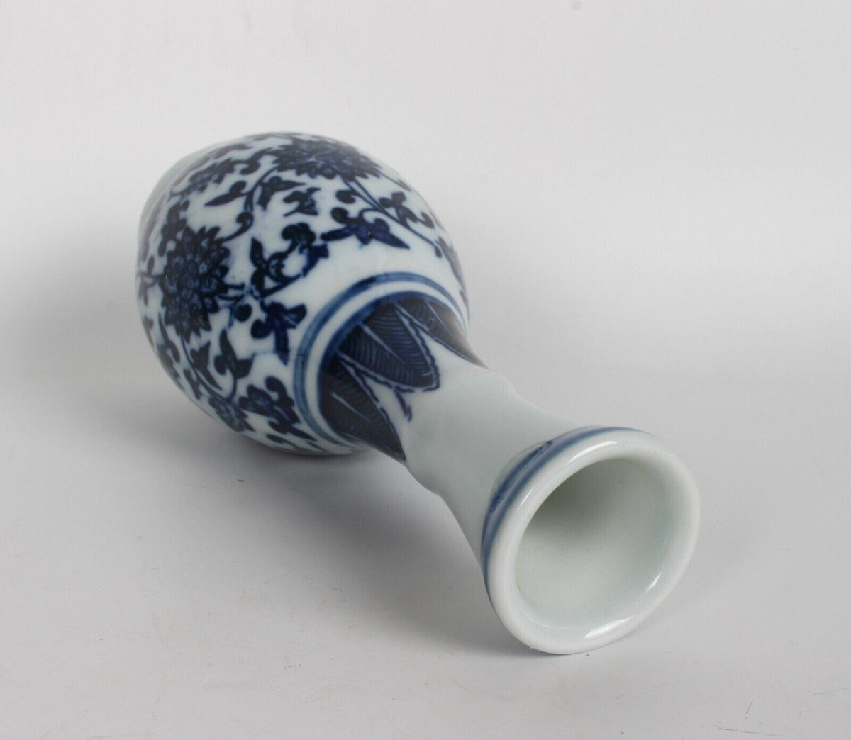 Chinese Antique Collected Blue and White Porcelain Handmade Flower Vase