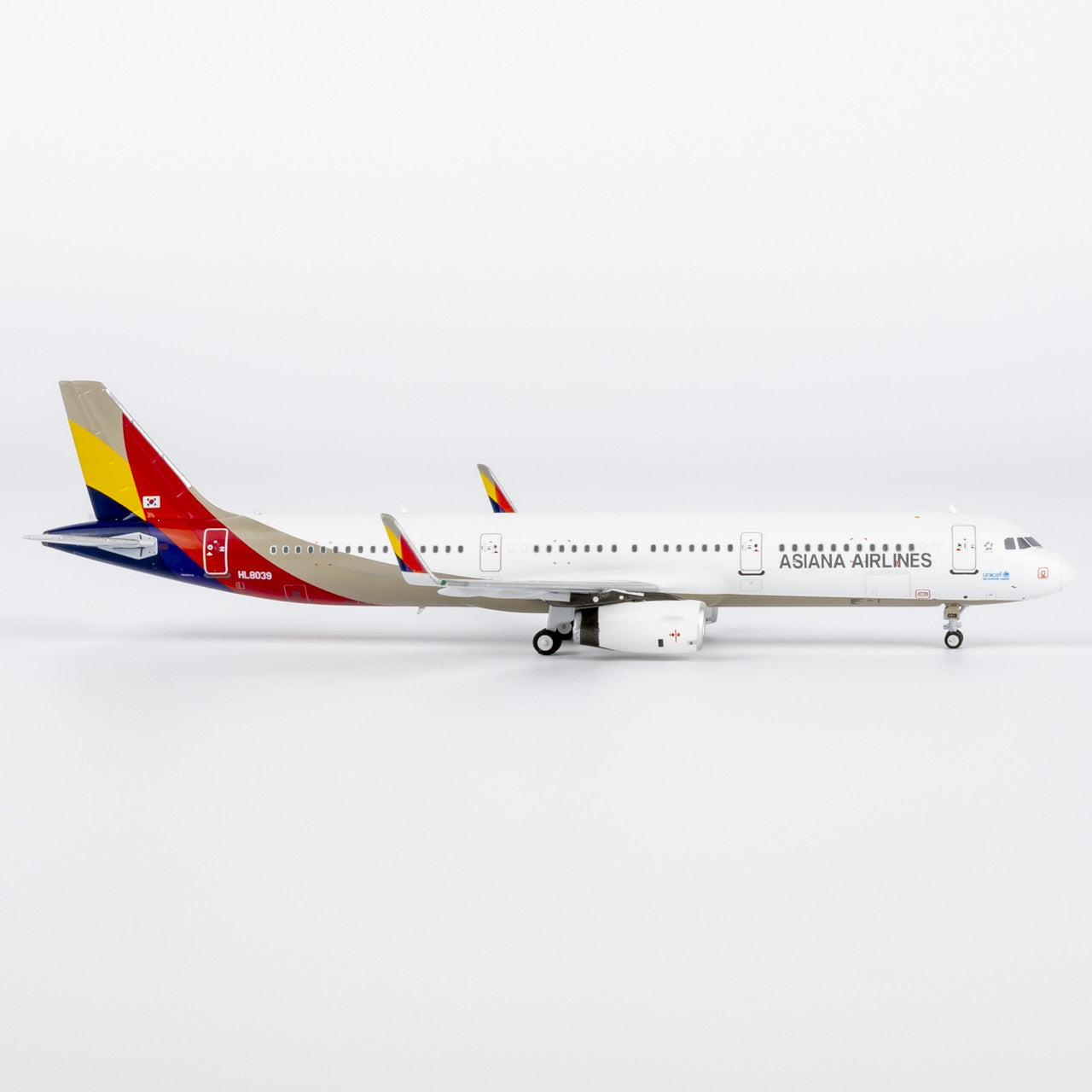 1:400 NGmodels Asiana Airbus A321 HL8039 Passenger Airplane Diecast Plane Model