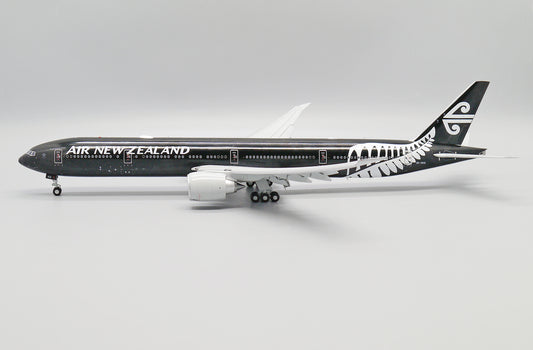 1:200 JC Wings Air New Zealand Boeing 777-300ER Passenger Airplane Diecast Model