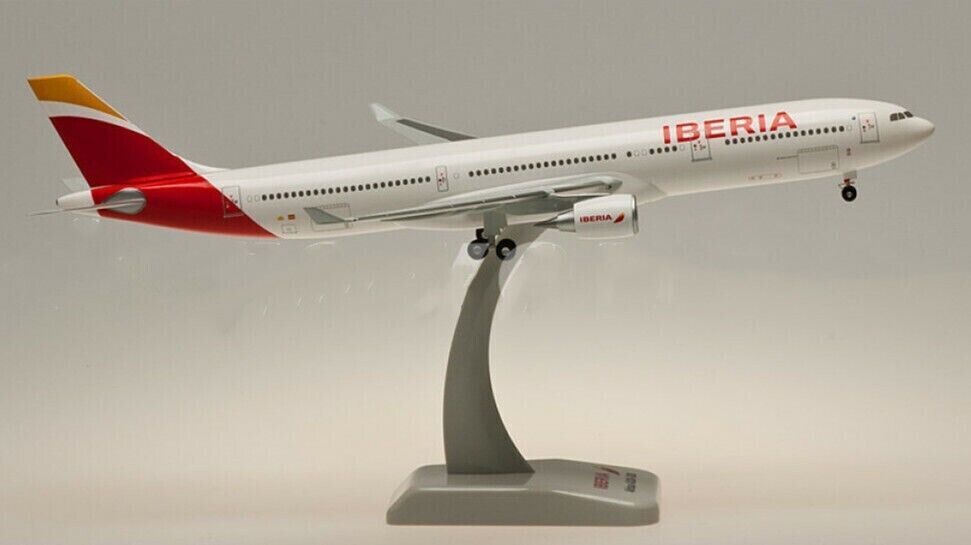 1:200 32CM Hogan IBERIA AIRBUS A330-300 Passenger Airplane ABS Plastic Model