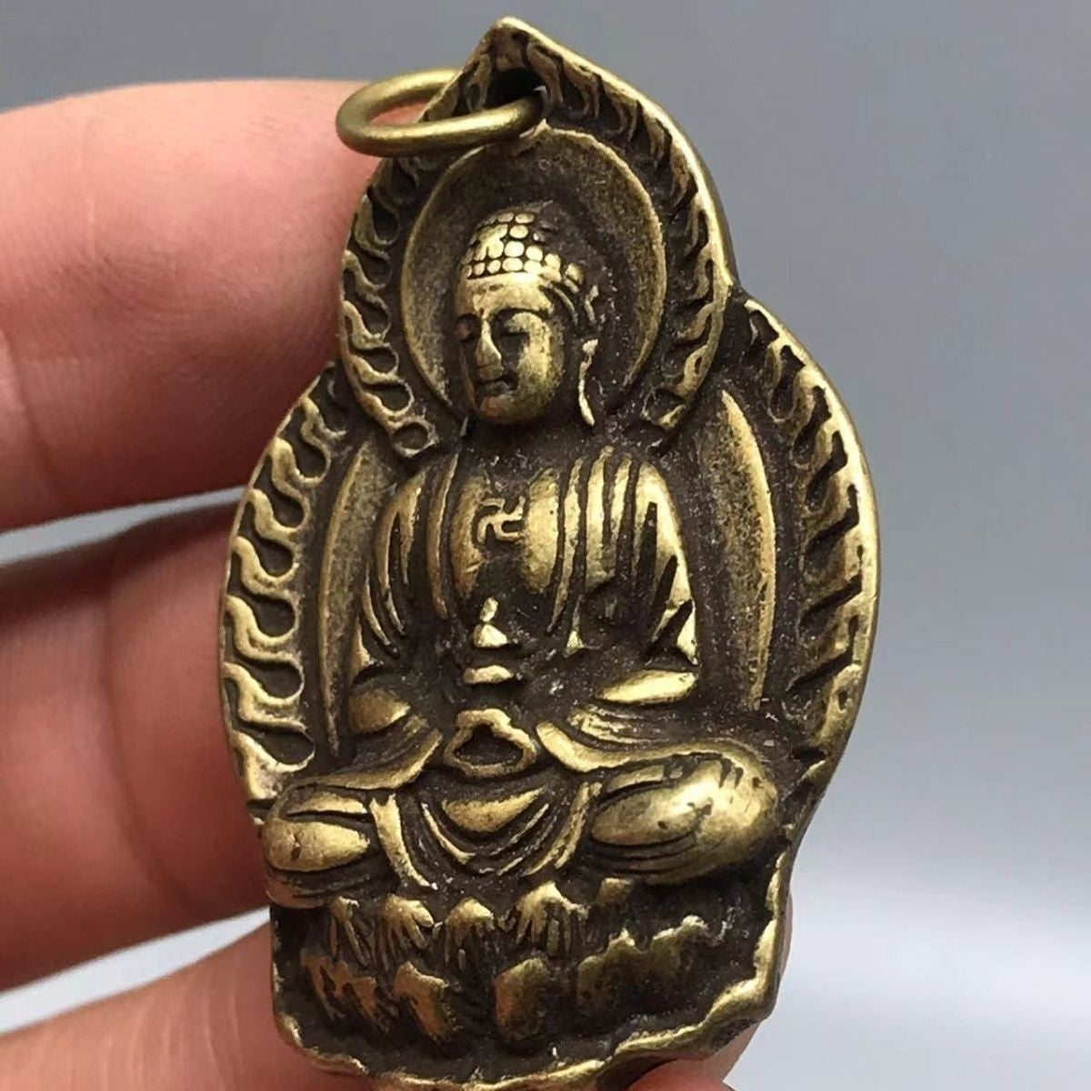 Antique Brassware Buddha Pendant Brass Sakyamuni Lotus Buddha Statue Ornament