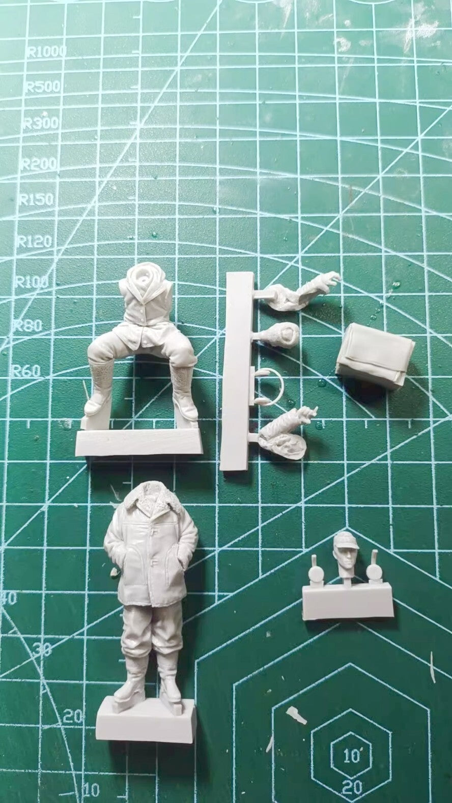 1:35 resin figure model Four German tank soldiers during WW II Unassembled