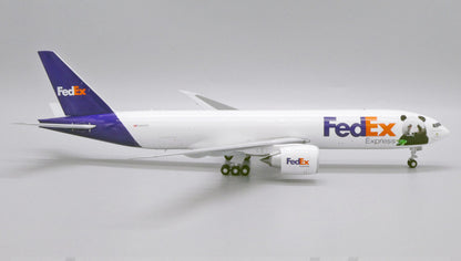 1:200 32CM JC WINGS Fed BOEING 777F Aircraft Plane Diecast Airfreighter Model