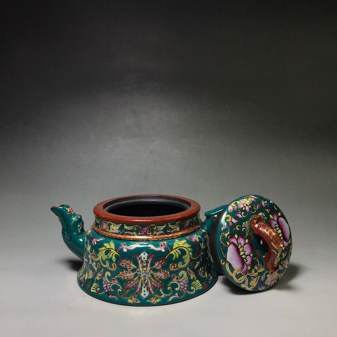 Chinese Yixing Zisha Clay Handmade Exquisite Teapot （：雅韵 底款：陈涛手制）