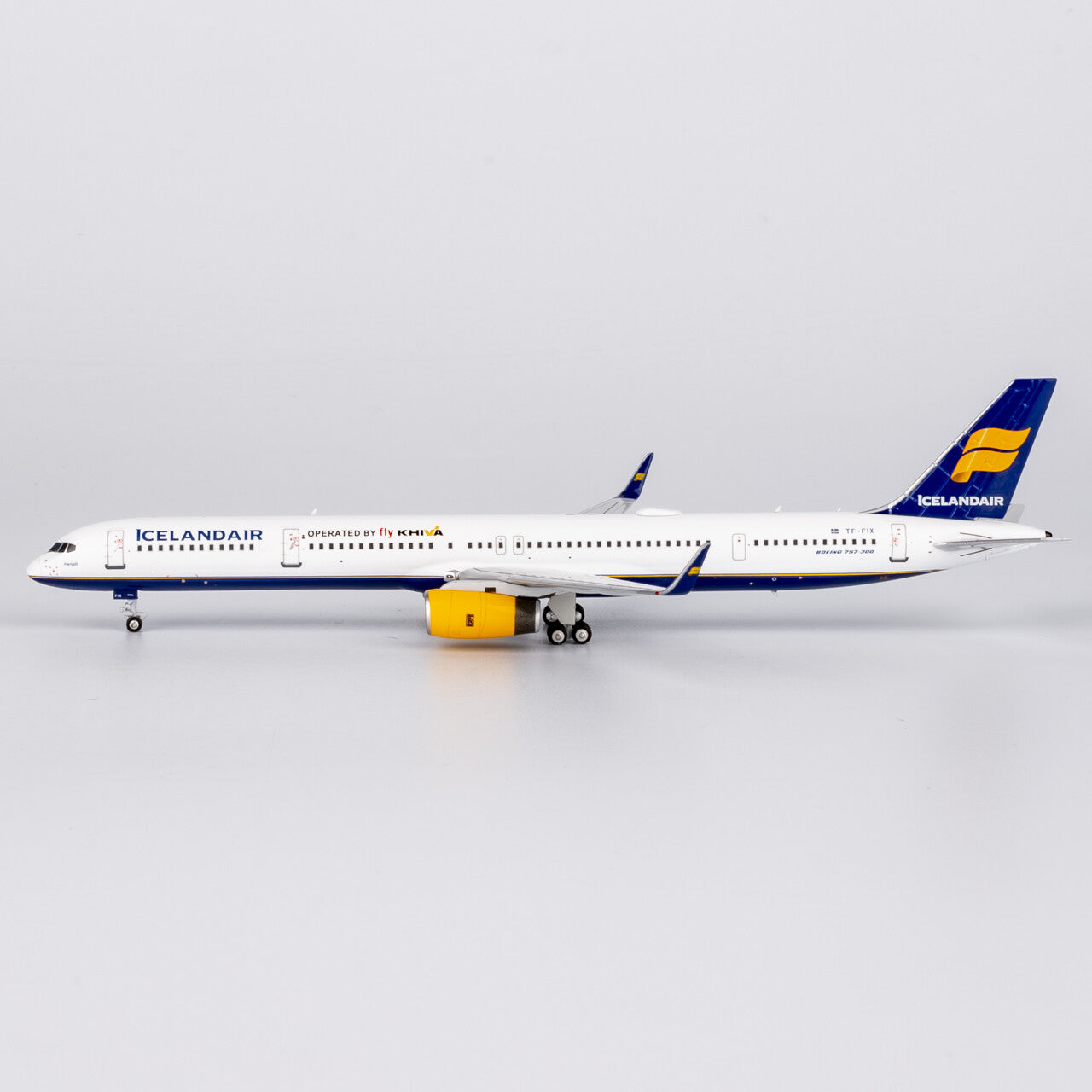 1:400 NGmodels Icelandair Boeing 757-300 Passenger Airplane Diecast Plane Model