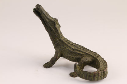 Lovely Chinese bronze copper Crocodile figure Statue table decoration tea pet