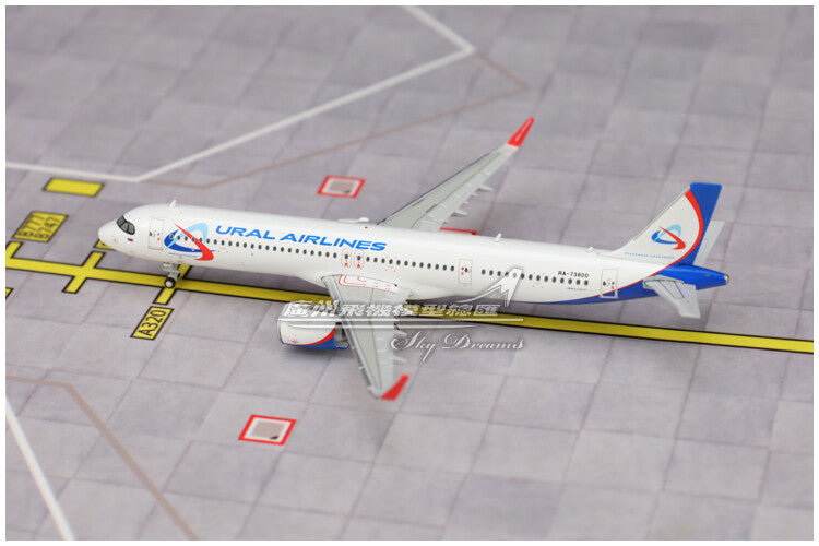 1:400 GeminiJets URAL AIRLINES BOEING A321neo Airplane Diecast Aircraft Model
