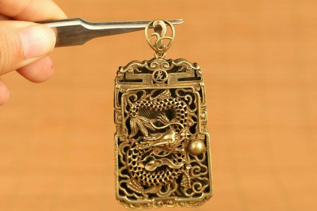 Chinese Bronze Hand Carving Dragon Statue Netsuke Pendant Gift Amulets