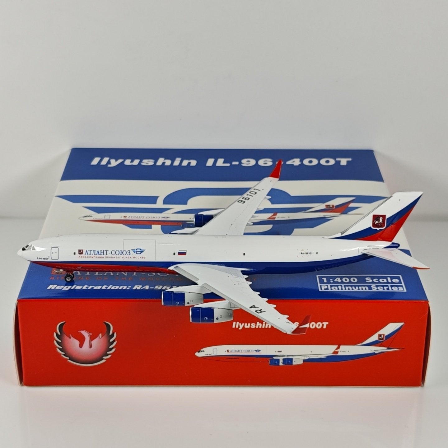 1:400 Phoenix Vietnam Airlines Ilyushin IL-96-400T Diecast Aircraft Plane Model