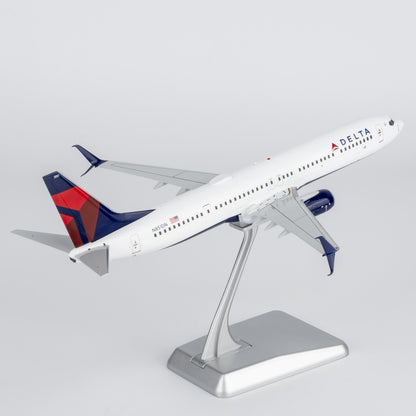 1:200 NGmodels Delta Air Lines Boeing 737-900ER Passenger Diecast Airplane Model