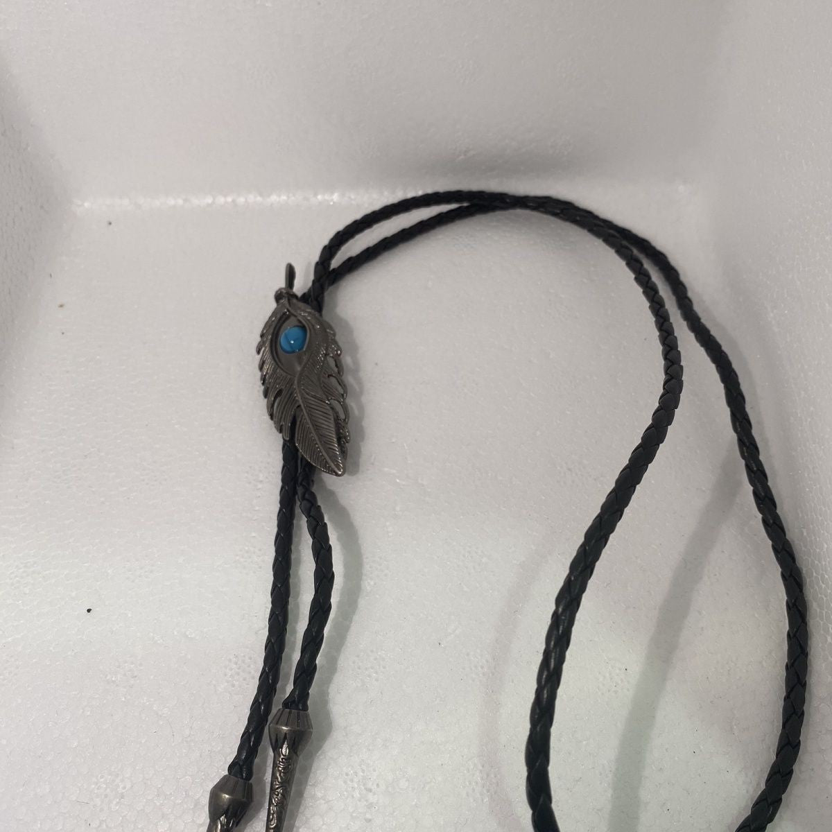 Western Cowboy Bolo Tie Feather Metal Blue Bead Unisex Cos Necklace