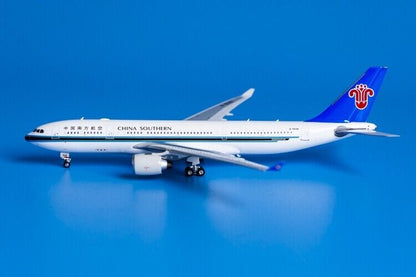 1:400 Phoenix CHINA SOUTHERN AIRBUS A330-200 Passenger Airplane Diecast Model