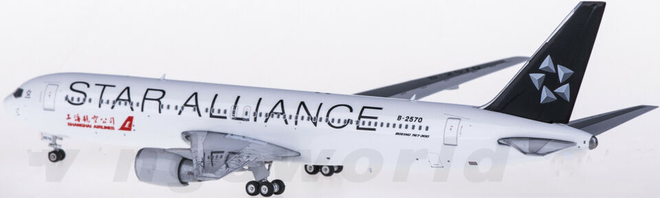 1:400 Phoenix Shanghai Airlines BOEING 767-300 Passenger Aircraft Diecast Model