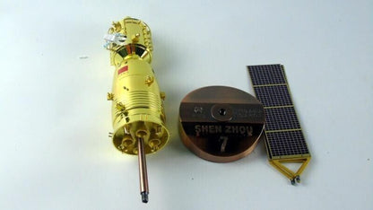 1:40 45CM Shenzhou 7 Manned Spacecraft Diecast Aerospace Model