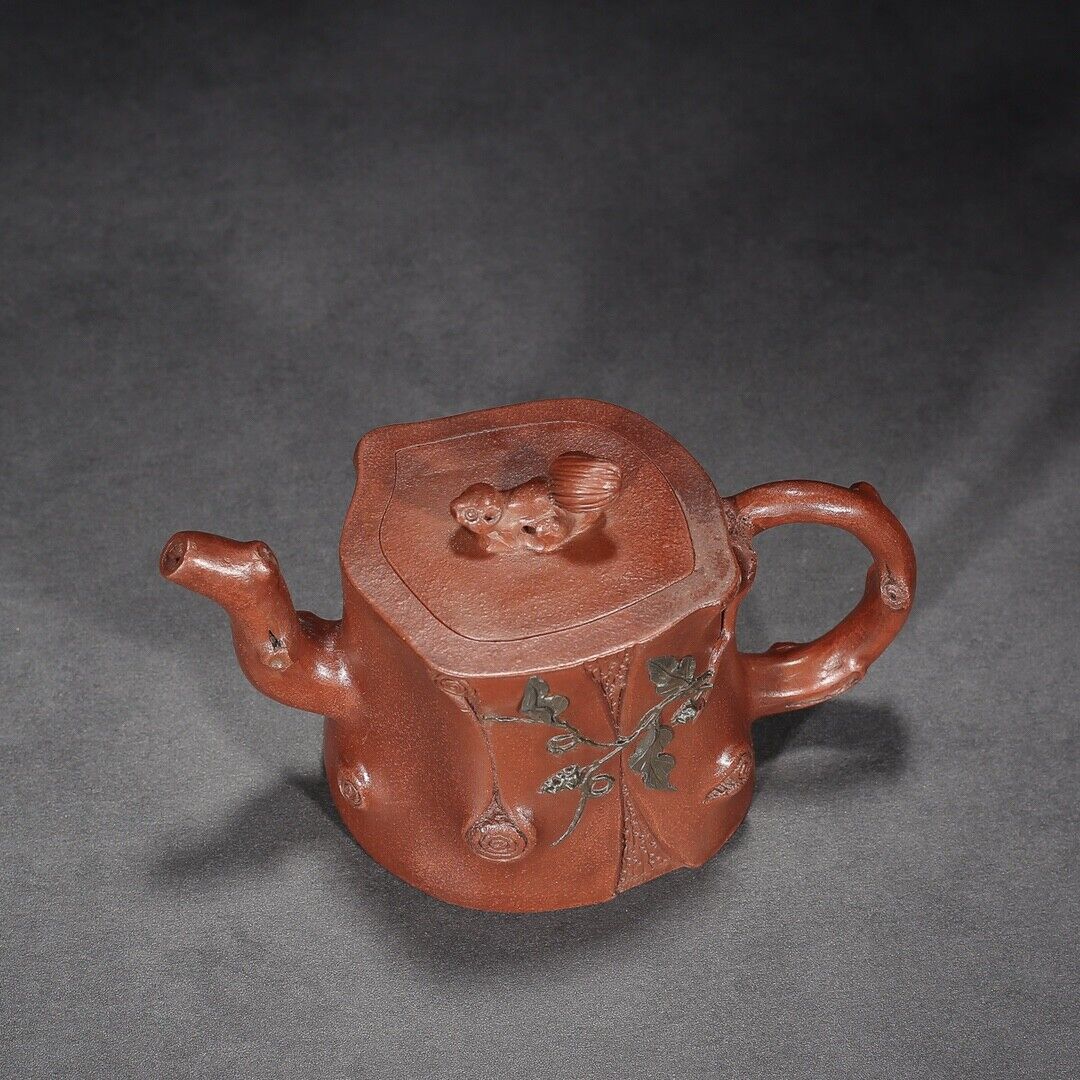 Chinese Yixing Zisha Clay Handmade Exquisite Teapot（松鼠葡萄 底款：杨凤年）