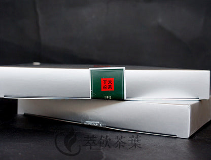 2016 Xiaguan Qian Jia Zhai Wild Ancient Tree Yuan Cha Puer Raw Pu'er Tea 357g