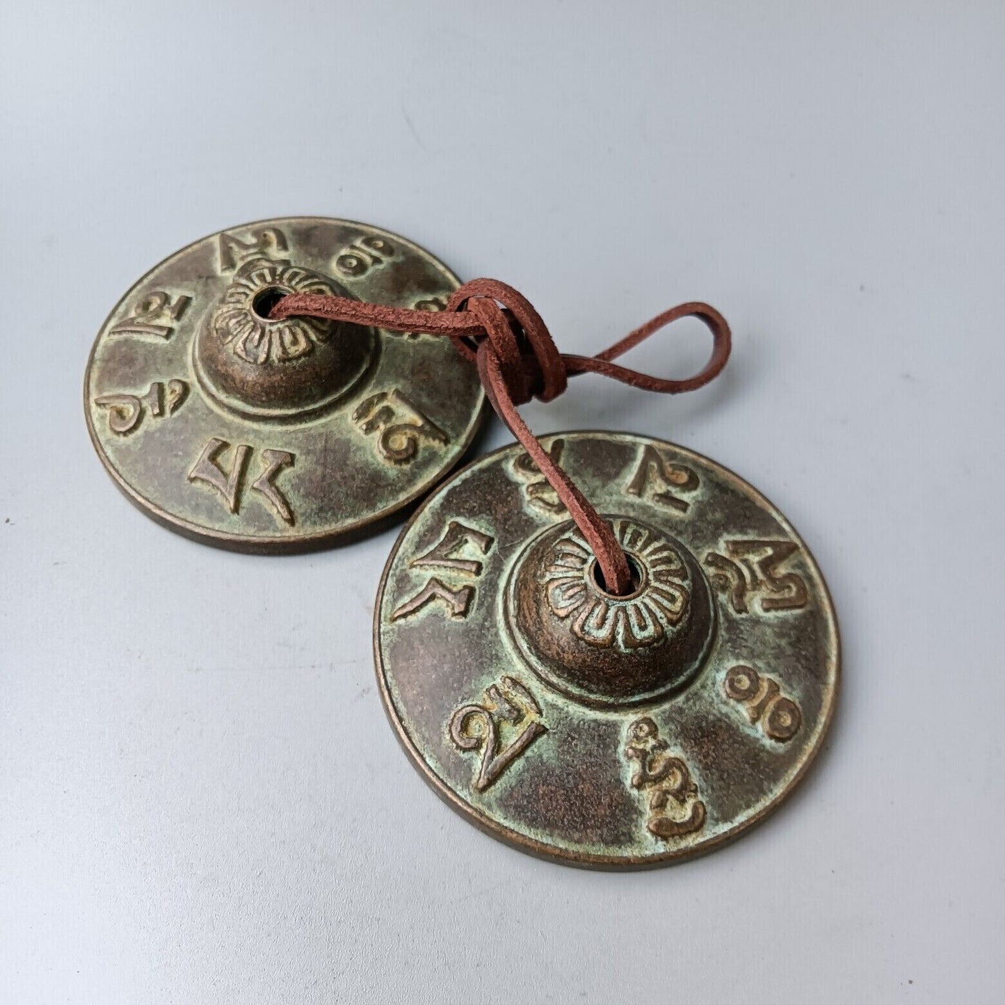 Laotong's Om mani padme hum rings the bell