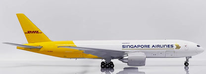 1:200 32CM JC Wings SINGAPORE AIRLINES BOEING 777-200LRF Aircraft Diecast Model