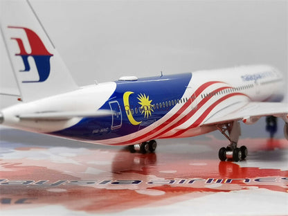 Phoenix Malaysia Airlines for Airbus A350-900 9M-MAC 1:400 plane Pre-built Model