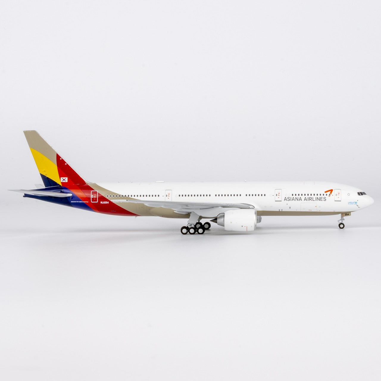 1:400 NGmodels Asiana Boeing 777-200ER Passenger Airplane Diecast Plane Model
