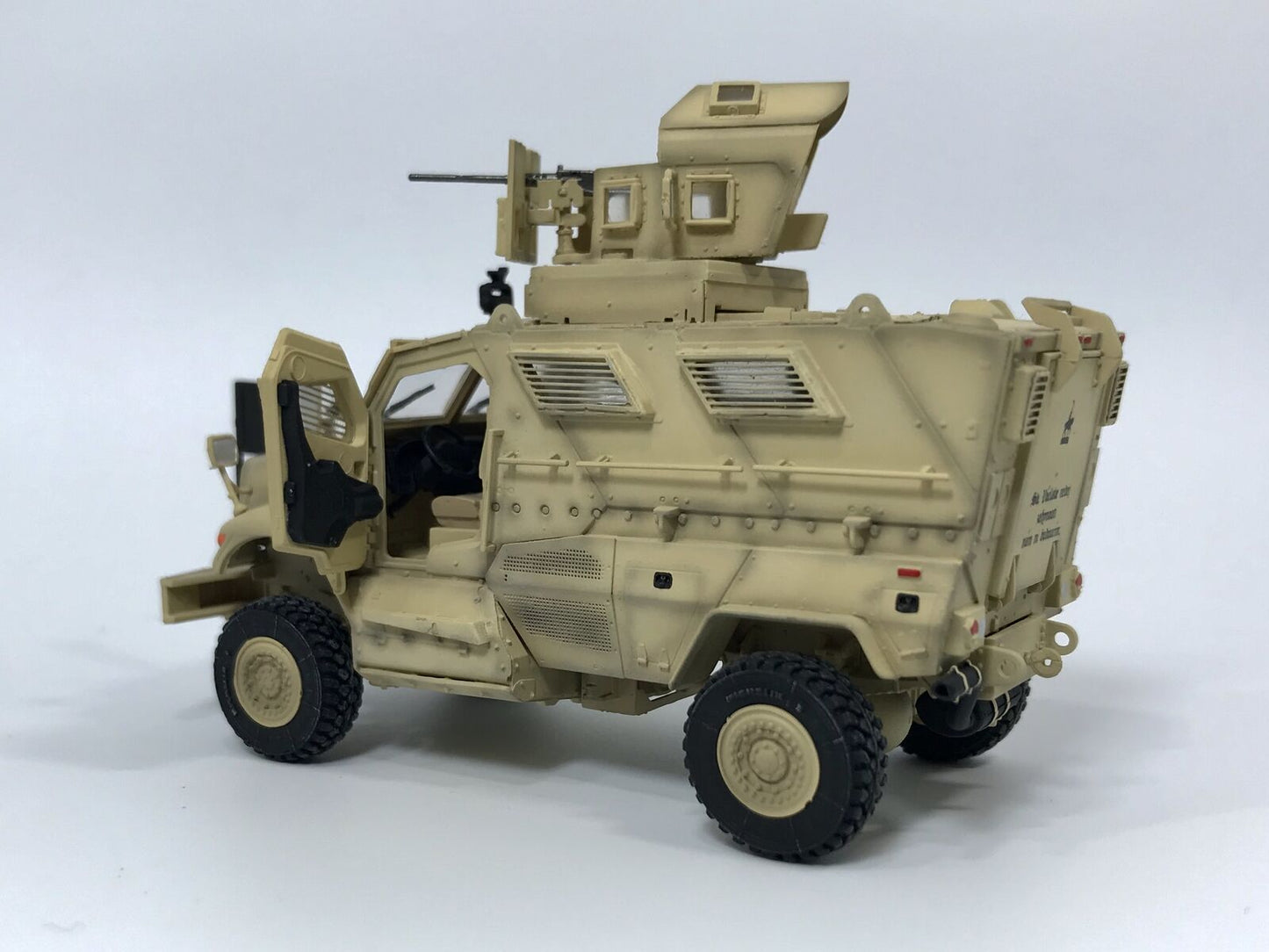 1/72 US M1224 MaxxPro Anti-Mine Anti-Ambush Vehicle Model Desert Painting