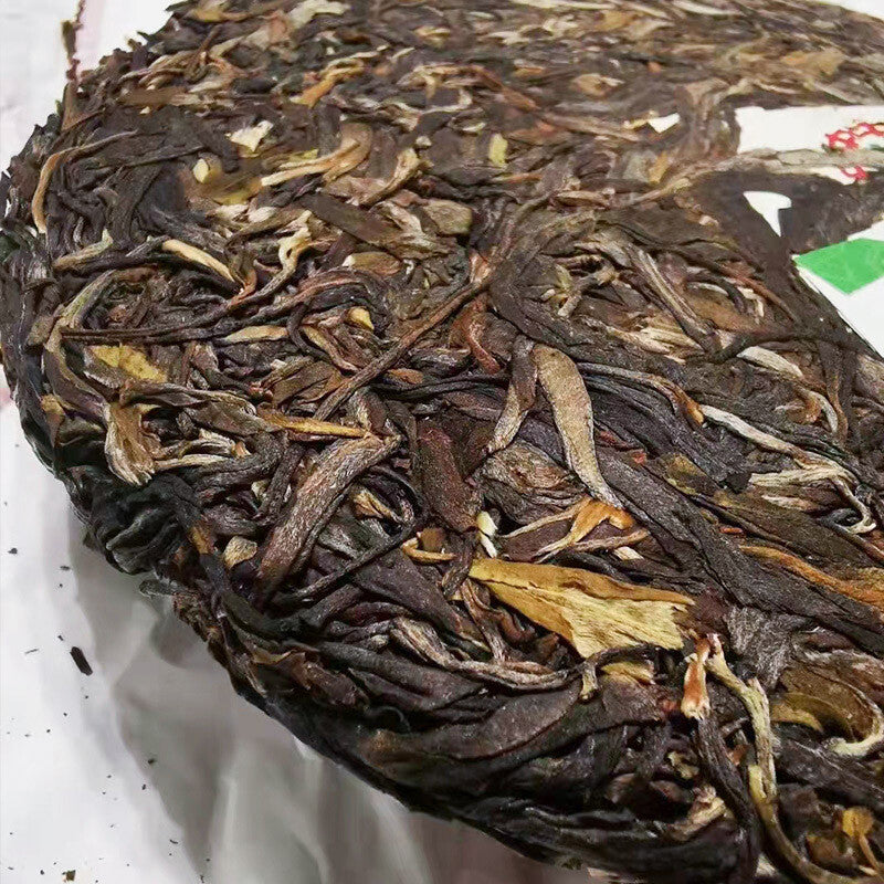 China Tea 2021 Emerald 88 Green Cake Banzhang Area Big Tree Pu'er Tea Raw 357g