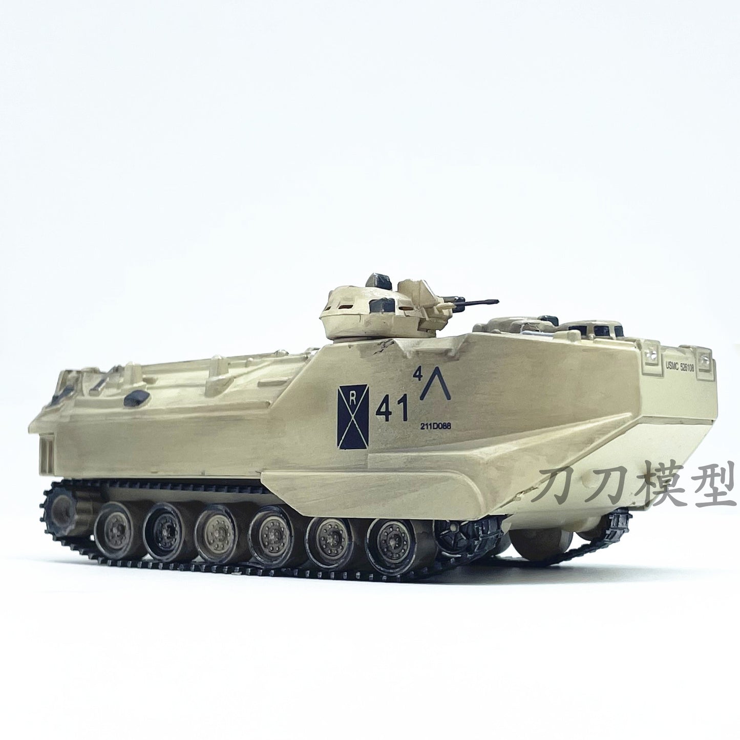 1:72 US AAV-7A1 Amphibious Armoured Assault Vehicle Desert Painting Model