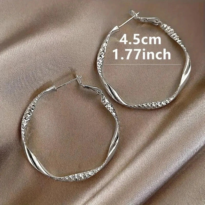 1 Pair Fashionable Gold Circle Earrings Textured Twist Design Hoop Earrings