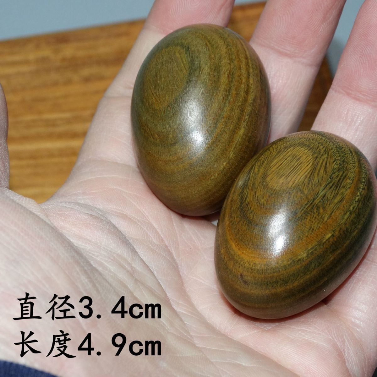2 PCS Green Sandalwood Hand Exercise Balls Massage Health Care Worry Beads