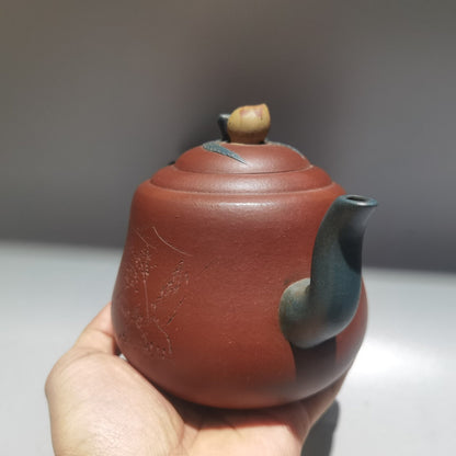 Chinese Yixing Zisha Clay Handmade Exquisite Teapot （寿桃壶 低款：铁画轩 )