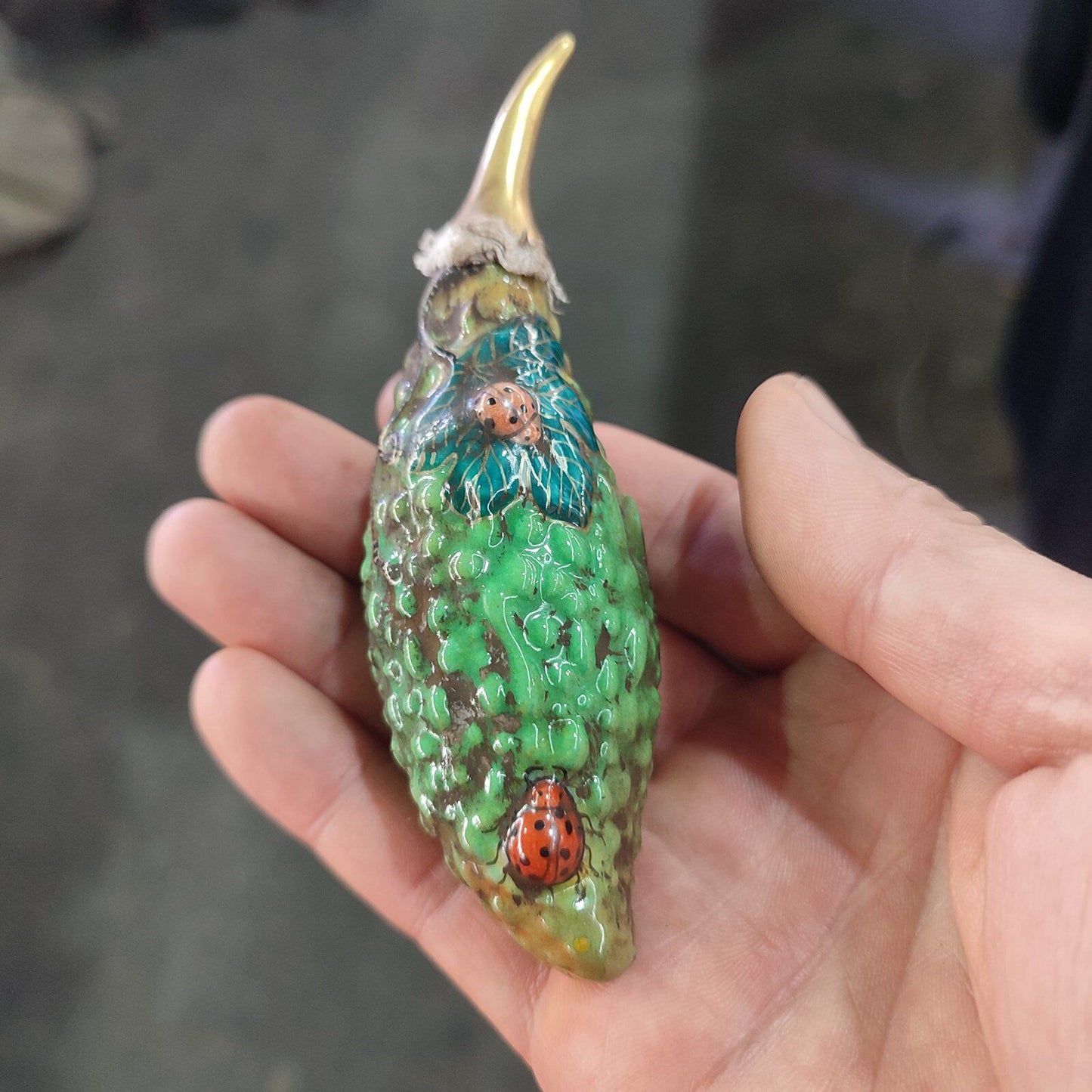 Chinese Porcelain Snuff Bottle Ceramics Balsam Pear Bitter Gourd Statue Painting