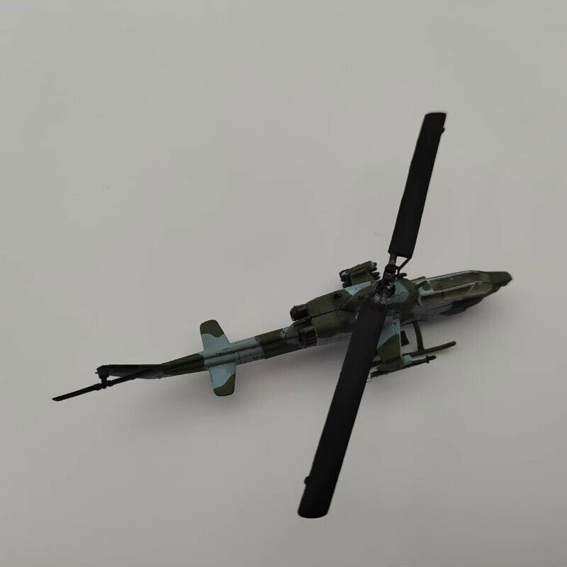 1/144 Tank Museum 6-round AH1 Cobra Attack Helicopter Winter Finished Model