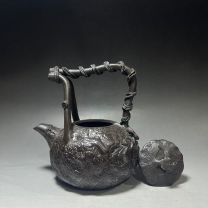 Chinese Yixing Zisha Clay Handmade Exquisite Teapot （供春提梁壶 底款：供春）