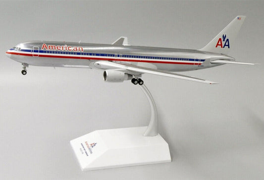 1:200 28CM JC Wings American B767-300ER Passenger Plane Diecast Aircraft Model